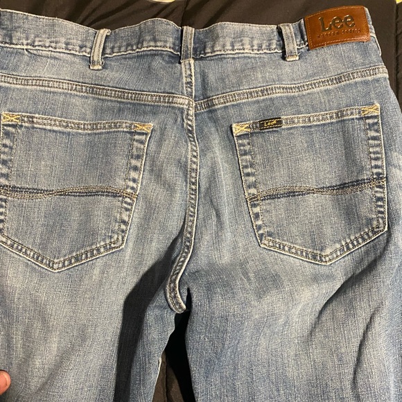 Nice used LEE jeans only issue is i sowed a different button on - Picture 1 of 4